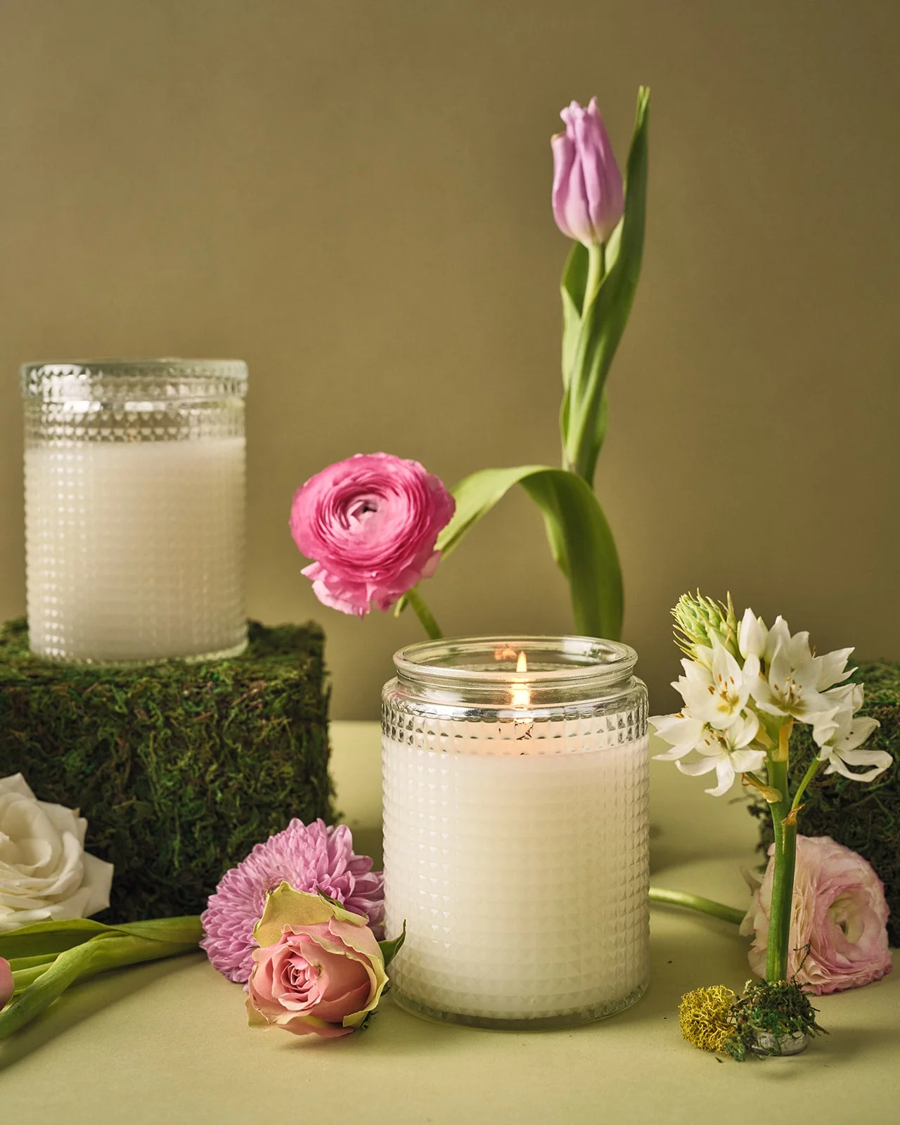 The Smell of Spring - 15oz Textured Glass Candle with Lid - Image 2